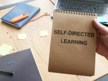 Writing note shows the text Self-directed learning. Classroom setting. Couse planning. Scaffolding.